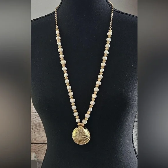 NWT Talbots Seashell Necklace - Picture 7 of 11